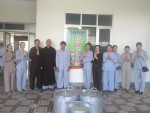 Sư thầy Nghiêm Thuận phát cháo chay miễn phí cho bệnh nhân đang điều trị tại bệnh viện