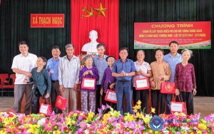 Khám bệnh, cấp phát thuốc miễn phí cho 120 đối tượng chính sách xã Thạch Ngọc nhân ngày Thương binh liệt sĩ 27/7