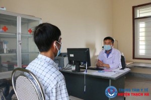 Bác sỹ Trung tâm Kiểm soát bệnh tật tư vấn điều trị Methadone cho bệnh nhân