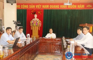 Phó Giám đốc Sở Y tế Đường Công Lự chủ triij tại điểm cầu Sở Y tế Hà Tĩnh