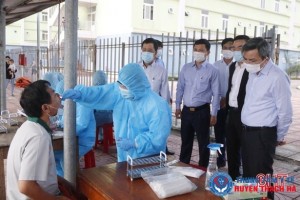 Lãnh đạo Sở Y tế Hà Tĩnh kiểm tra công tác cách ly tại thị xã Kỳ Anh.