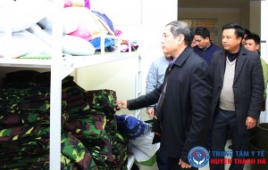 Phòng cách ly được bố trí đầy đủ các trang thiết bị cần thiết.