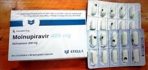 Thuốc Molnupiravir Stella 400 của Công ty Stellapharm. Ảnh: TTXVN phát
