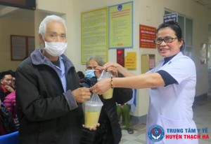 Chi hội Điều dưỡng Trung tâm Y tế huyện Thạch Hà hỗ trợ hơn 300 suất cháo cho bệnh nhân nghèo