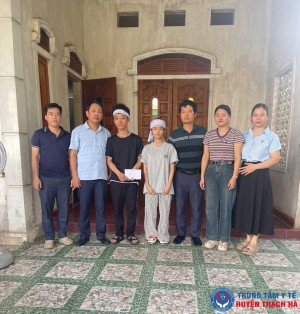 TTYT THẠCH HÀ THĂM HỎI, CHIA BUỒN VÀ HỖ TRỢ GIA ĐÌNH VIÊN CHỨC CÓ HOÀN CẢNH ĐẶC BIỆT KHÓ KHĂN