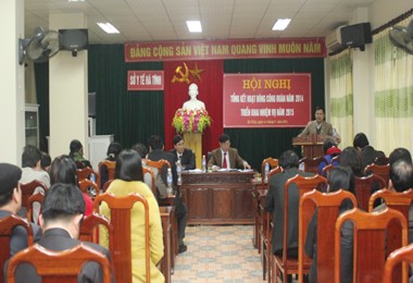 Bác sỹ Lê Ngọc Châu - Giám đốc Sở Y tế yêu cầu Công đoàn ngành sát cánh cùng chính quyền, phát động các phong trào thi đua, động viên cán bộ đoàn viên hoàn thành xuất sắc nhiệm vụ.