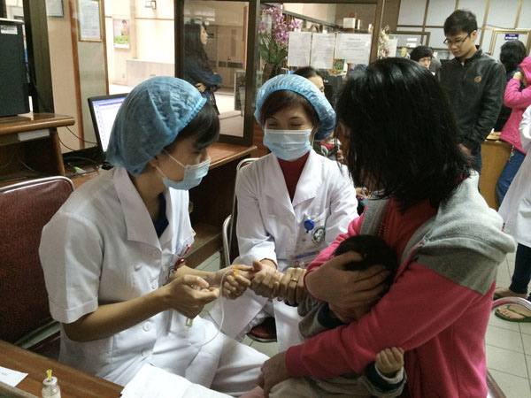 Với 47 nhóm bệnh này, bệnh nhân chỉ cần giấy chuyển tuyến 1 lần, tái khám theo lịch hẹn của bác sĩ là được quỹ BHYT chi trả theo quy định. Ảnh min họa: Hồng Hải