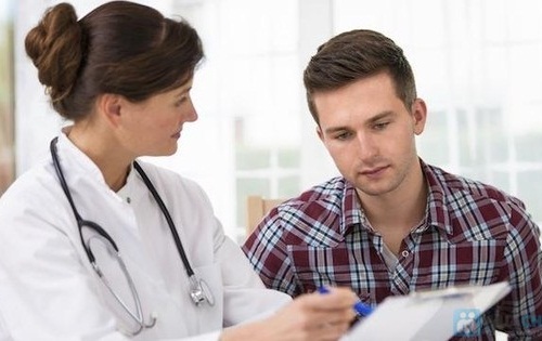 Đổi mới phong cách tiếp xúc với người bệnh: Dễ mà khó!