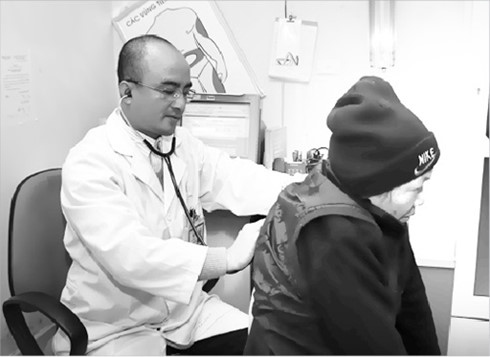 Thăm khám cho người cao tuổi tại BV Lão khoa TW.