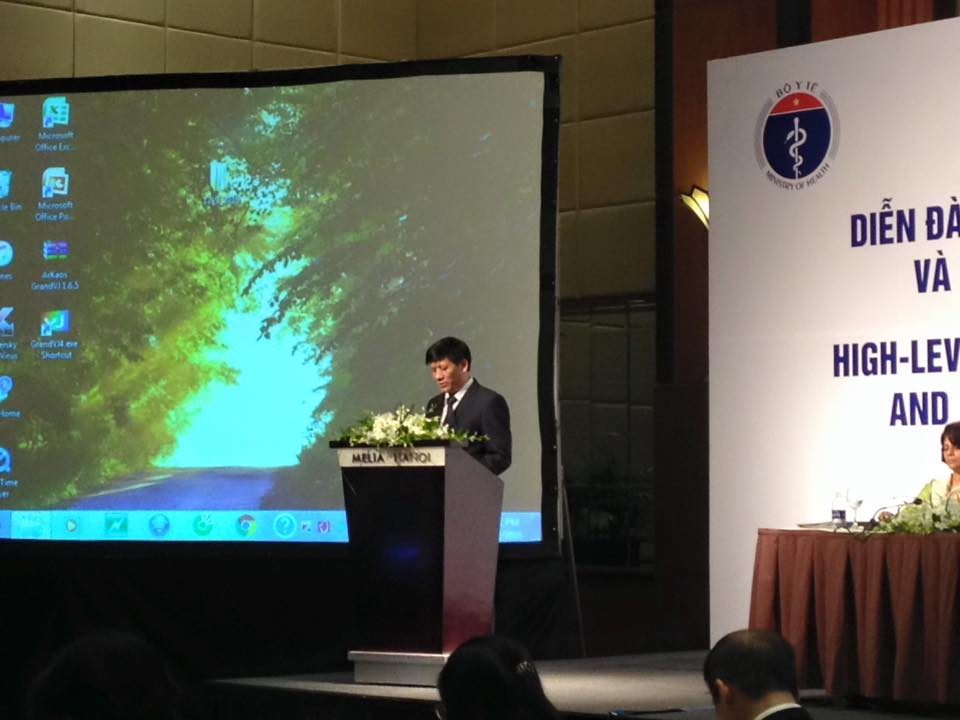 Thứ trưởng Bộ Y tế GS.TS Nguyễn Thanh Long phát biểu tại Diễn đàn