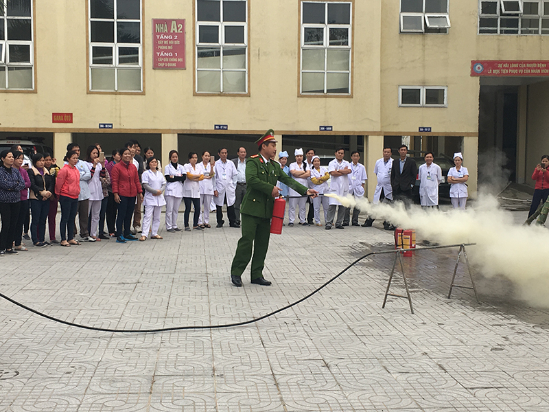 Bệnh viện Đa khoa huyện Thạch Hà tổ chức tuyên truyền, huấn luyện nghiệp vụ PCCC cho CBNV và lực lượng PCCC cơ sở