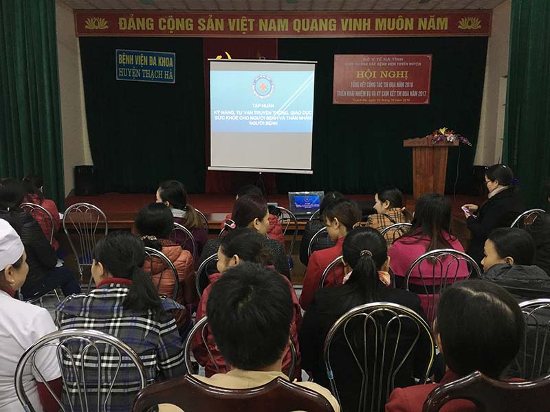 Tập huấn kỹ năng, tư vấn, truyền thông giáo dục sức khỏe cho người bệnh và thân nhân người bệnh