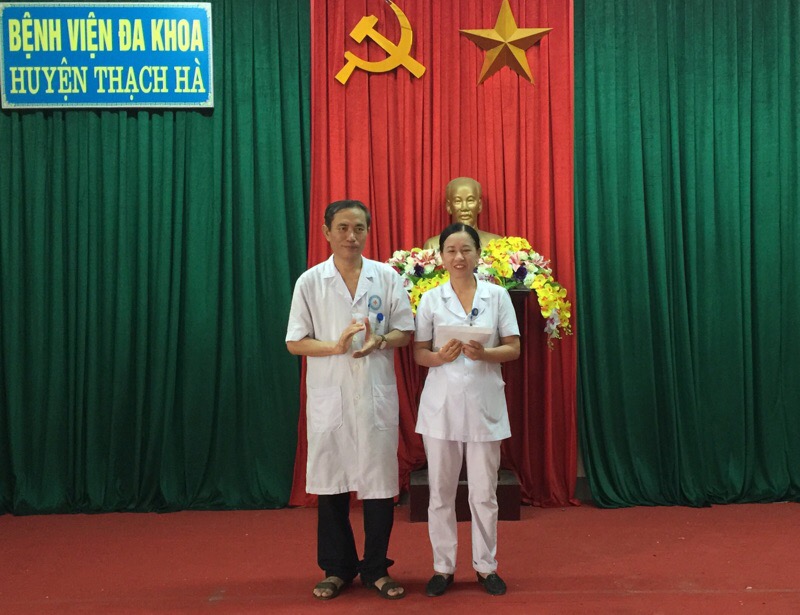 Khen thưởng tập thể điều dưỡng khoa Ngoại