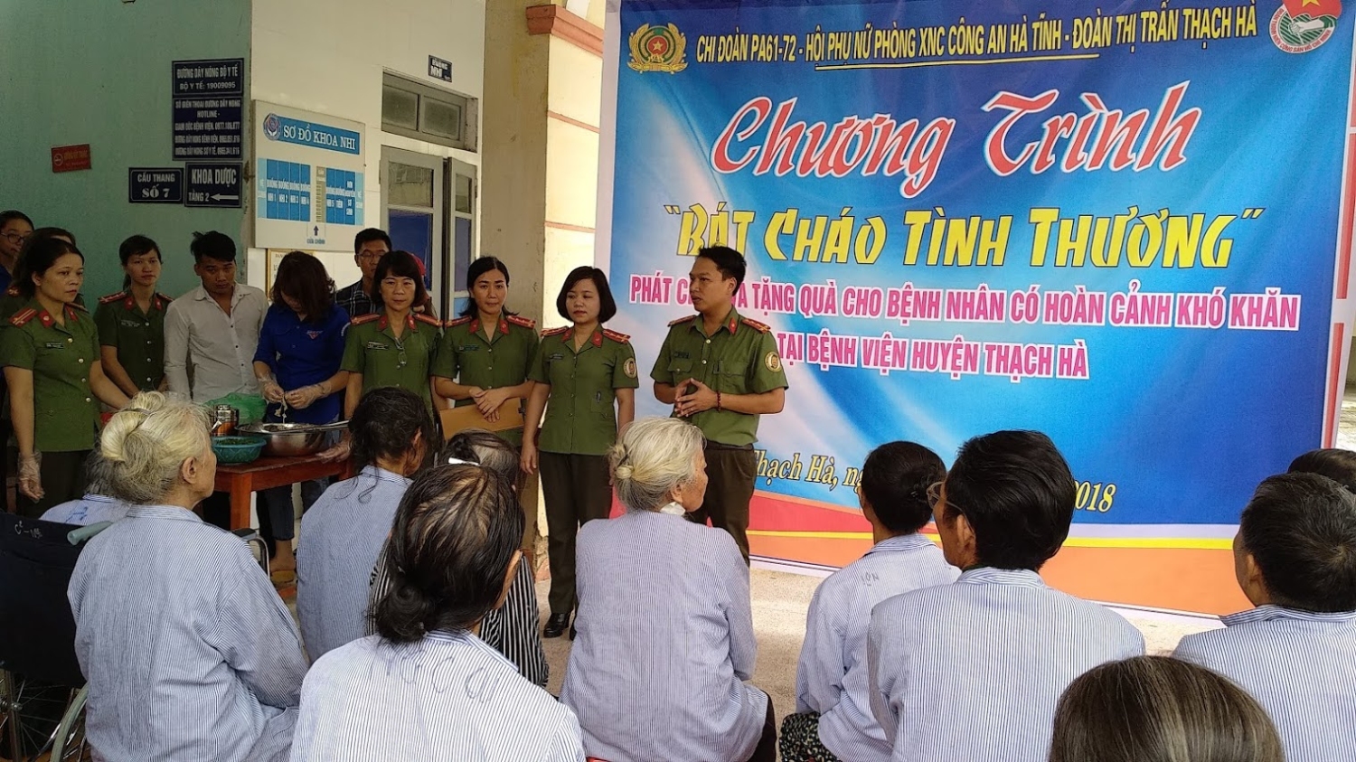 Tặng quà và phát hơn 300 suất cháo đến người bệnh nhân 71 năm Ngày Thương binh - Liệt sĩ  và kỷ niệm 50 năm chiến thắng Đồng Lộc
