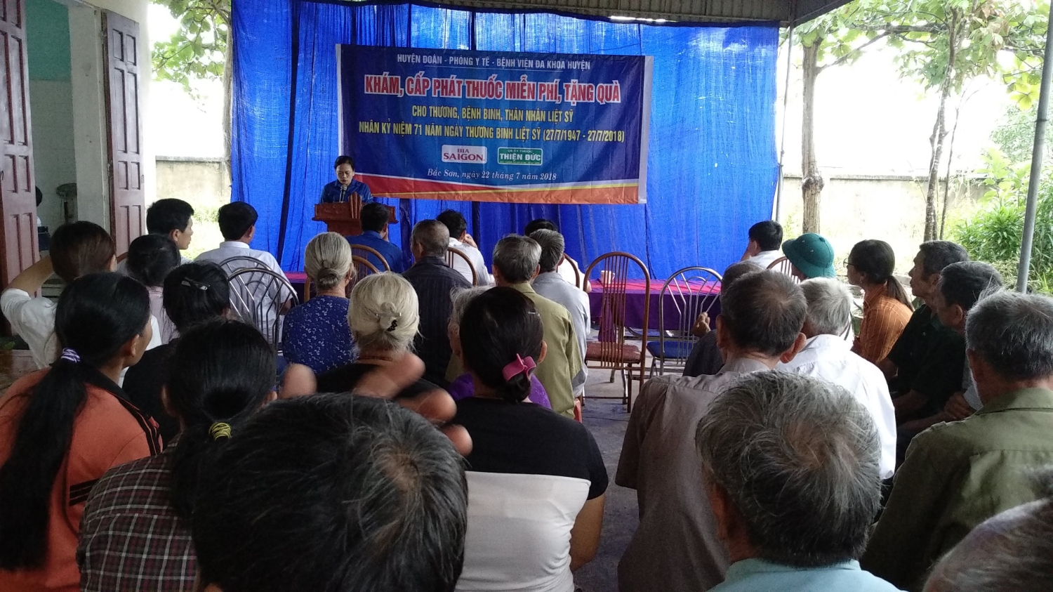 Khám, cấp phát thuốc miễn phí và tặng quà cho các gia đình chính sách xã Bắc Sơn nhân kỷ niệm 71 năm ngày Thương binh - Liệt sỹ