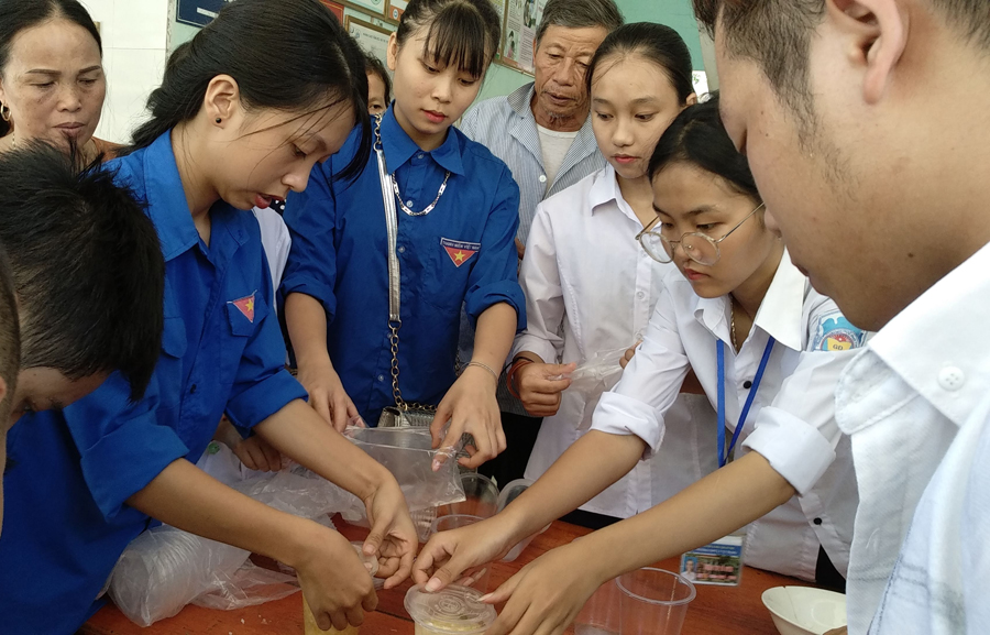 Phát hơn 300 bát cháo miễn phí cho bệnh nhân