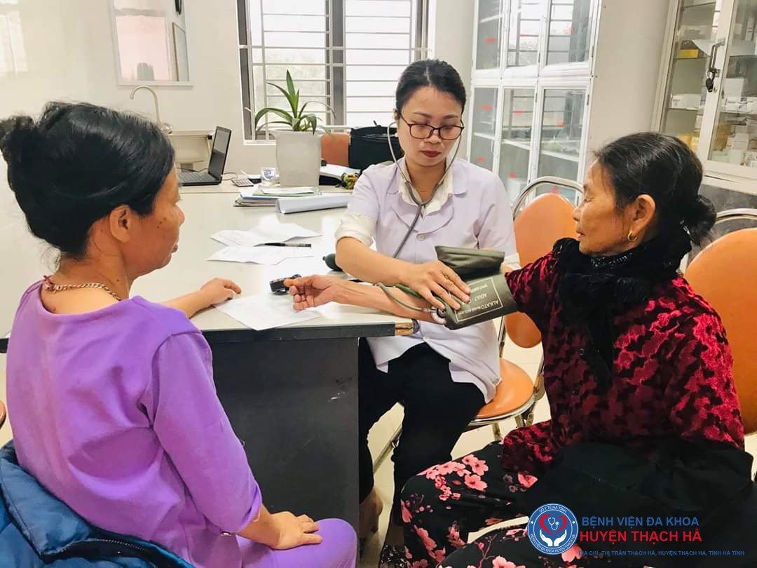 Khám, cấp thuốc miễn phí cho các đối tượng chính sách nhân dịp Xuân Canh Tý