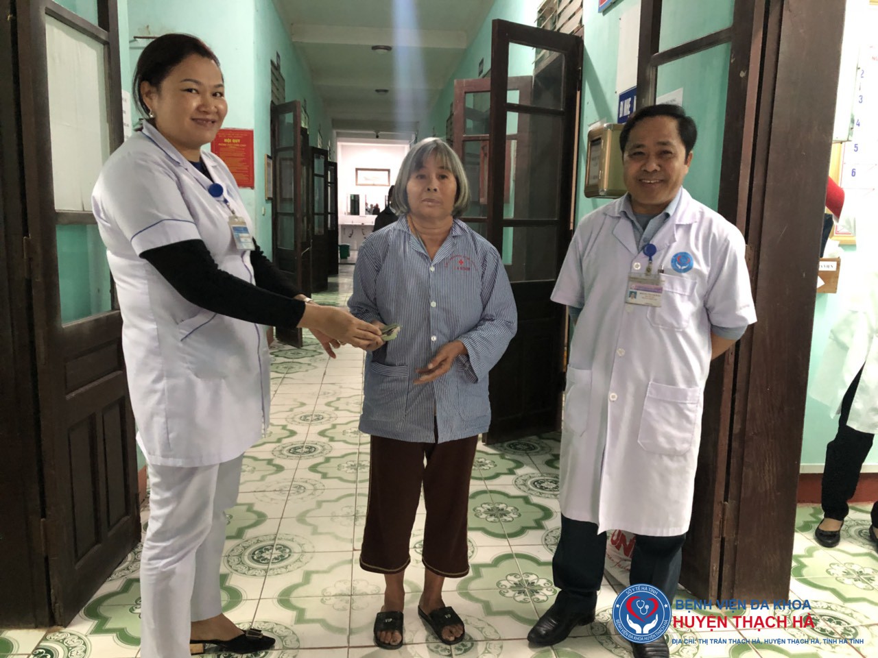 Nhân viên y tế nhặt được số tiền lớn trả lại cho người bệnh