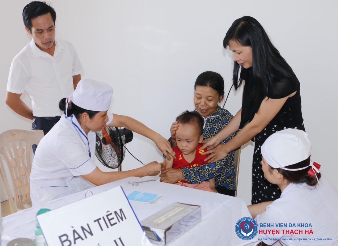 Tiêm vắc xin đủ liều và đúng lịch để phòng bệnh bạch hầu