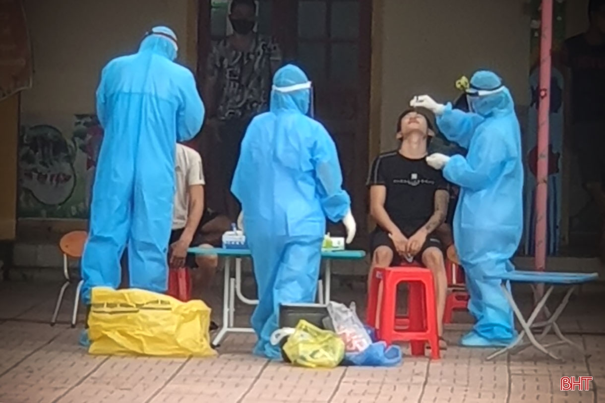 Hà Tĩnh tầm soát Covid-19, ngăn dịch vào cộng đồng