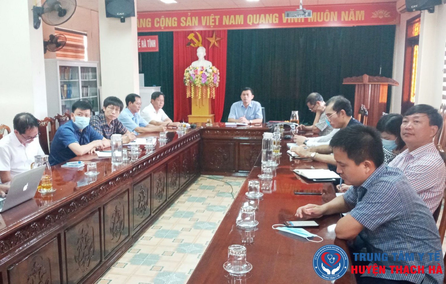 Bác sỹ Lê Ngọc Châu, TUV, Giám đốc Sở Y tế chủ trì tại điểm cầu Hà Tĩnh