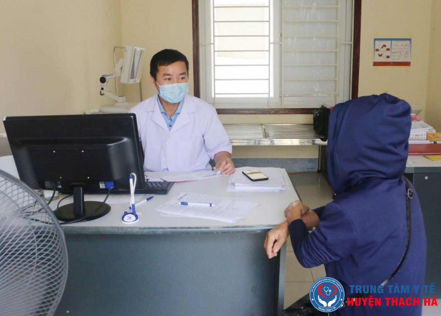 Cán bộ CDC Hà Tĩnh tư vân điều trị, dùng thuốc bảo vệ sức khỏe cho phụ nữ không may nhiễm HIV