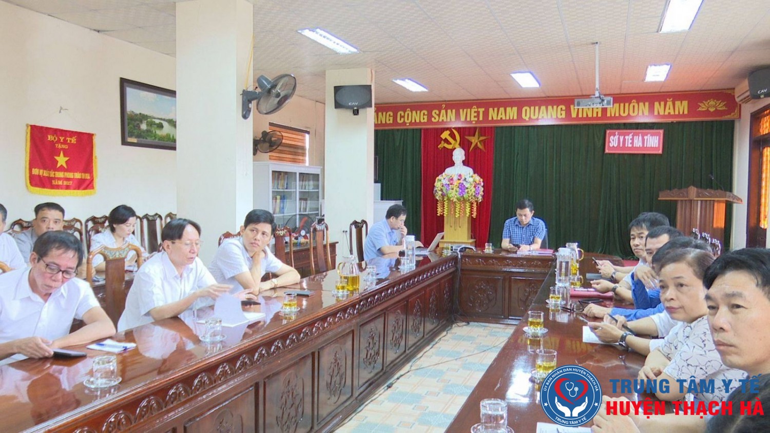 Bác sỹ Lê Ngọc Châu, TUV, Giám đốc Sở Y tế chủ trì tại điểm cầu Sở Y tế Hà Tĩnh