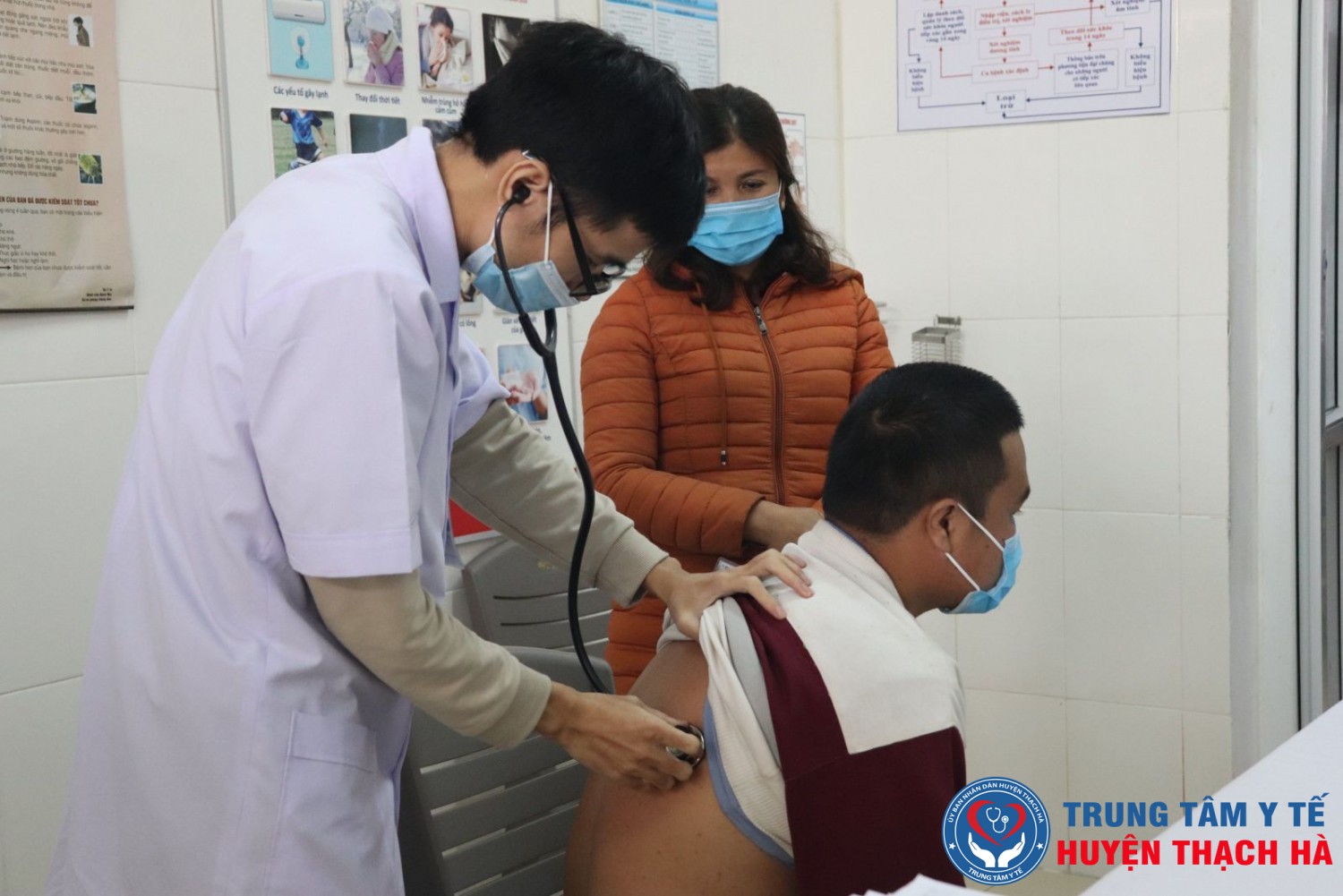 Bệnh nhân COPD đến khám tại Phòng tư vấn điều trị COPD và Hen tại Bệnh viện ĐK Thành phố.
