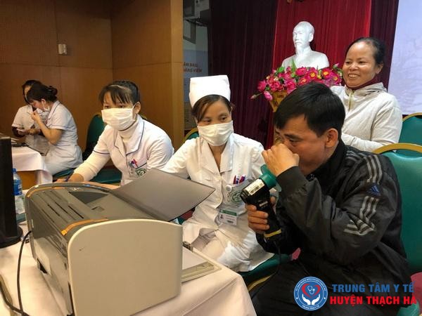 Thời tiết như hiện nay là yếu tố thuận lợi làm gia tăng đợt kịch phát của bệnh nhân hen phế quản, viêm phổi tắc nghẽn mạn tính (COPD).