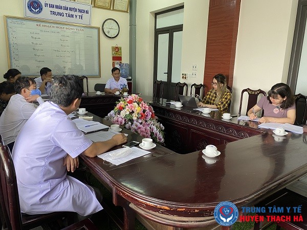 Viện Chiến lược và Chính sách Y tế làm việc với Trung tâm Y tế huyện Thạch Hà về Đánh giá Bộ TCQGYTX và Quản lý điều trị THA/ĐTĐ tuyến YTCS
