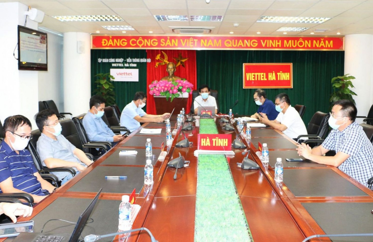 Bác sỹ Lê Chánh Thành - Phó Giám đốc Sở Y tế chủ trì tại điểm cầu Hà Tĩnh