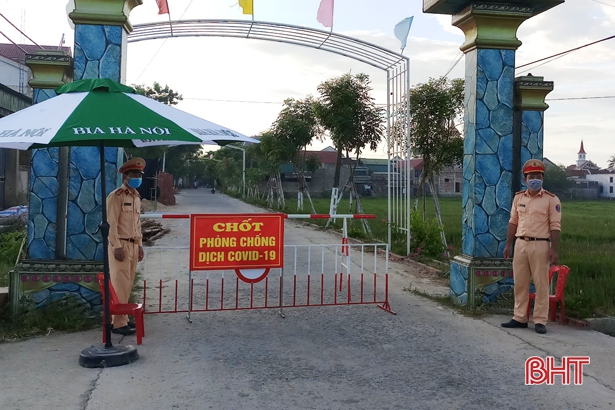 Thạch Hà: Lập 4 chốt kiểm soát sau khi phát hiện 1 trường hợp dương tính với Vius Covid-19