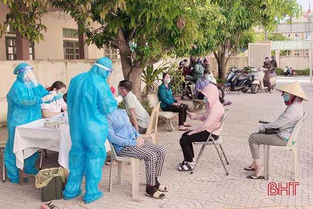 Hà Tĩnh đã lấy được 141.136 mẫu xét nghiệm cho 8 nhóm đối tượng ưu tiên.