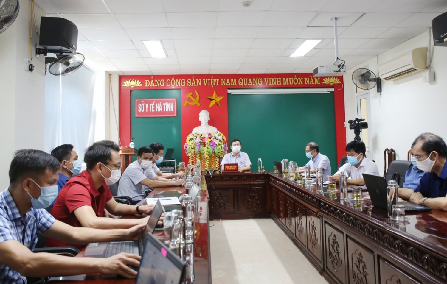 Các địa phương cần đẩy nhanh tiến độ tiêm chủng vắc xin phòng COVID-19