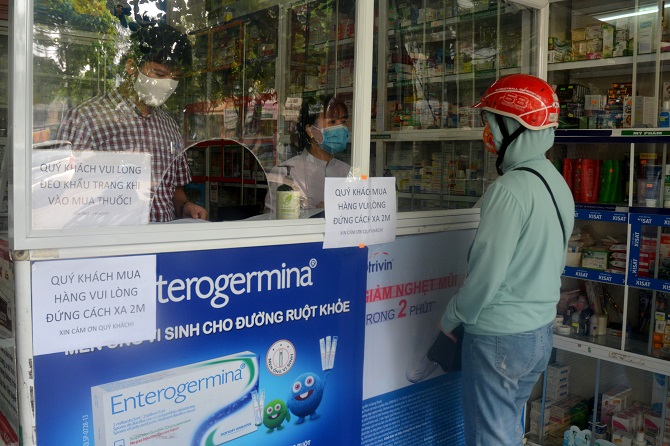 Các cơ sở bán lẻ thuốc (Nhà thuốc, quầy thuốc, tủ thuốc trạm y tế): Thực hiện đầy đủ các biện pháp phòng chống dịch COVID-19 theo quy định của Bộ Y tế trong quá trình hành nghề.