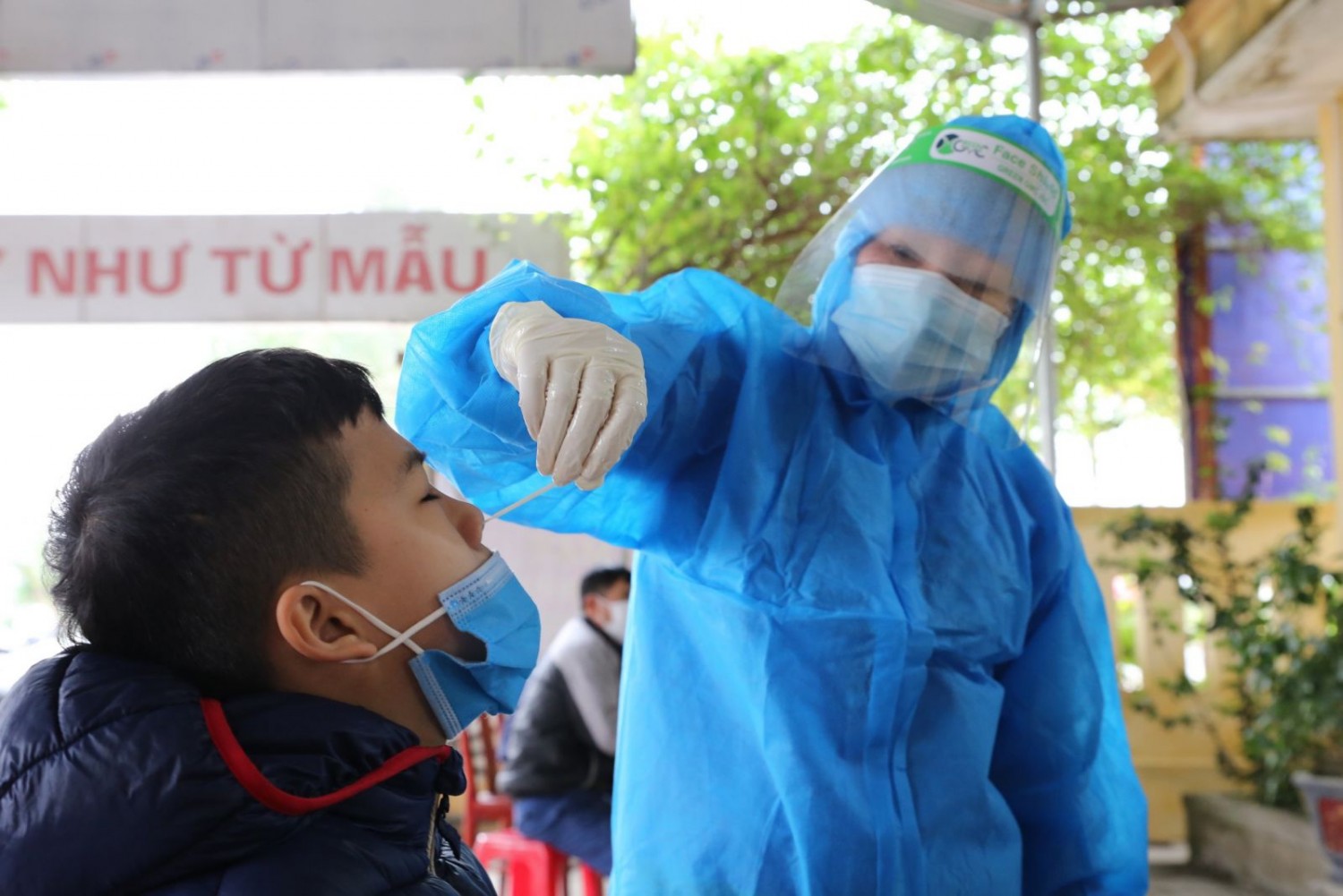 Đẩy mạnh tiêm vắc xin và các biện pháp phòng, chống dịch COVID-19