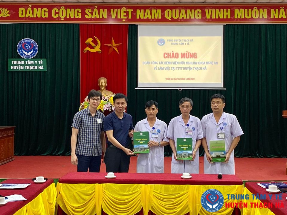 Trung tâm Y tế huyện Thạch Hà làm việc với Bệnh viện hữu nghị đa khoa Nghệ An về đào tạo và chuyển giao kỹ thuật