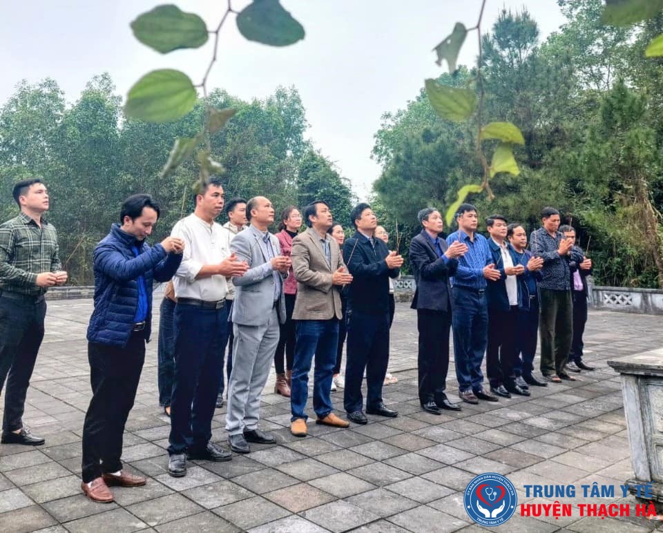 Dâng hương tưởng niệm nhân ngày giỗ Đại danh y Hải Thượng Lãn Ông - Lê Hữu Trác