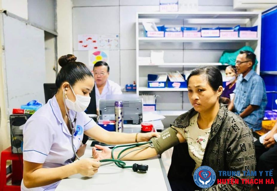 Khám, tư vấn sức khỏe cho nạn nhân chất độc da cam