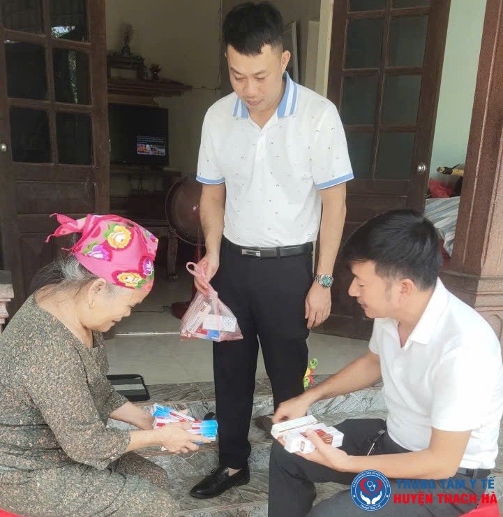 Trung tâm Y tế Thạch Hà giám sát tại nhà bệnh nhân phong trên địa bàn